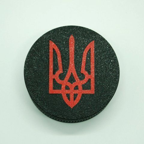 Таблетниця на 3 відділення, кругла, з гербом, чорна VTS-00002 фото